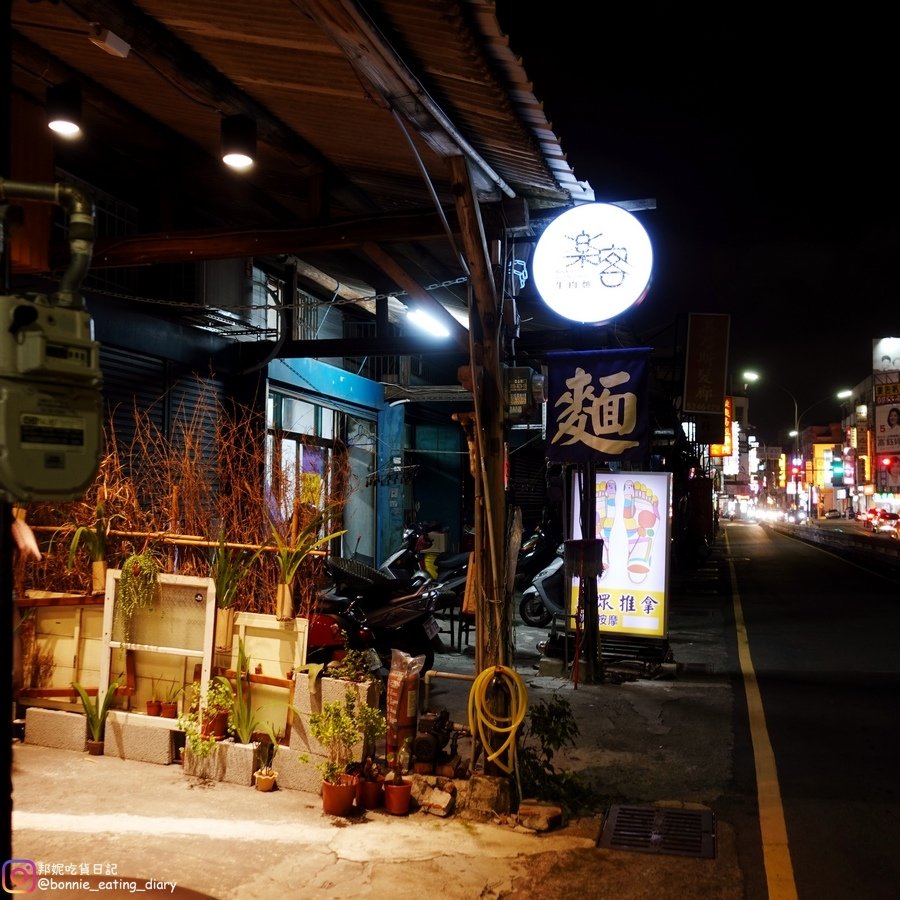 新竹西大路地下道旁，樂客牛肉麵