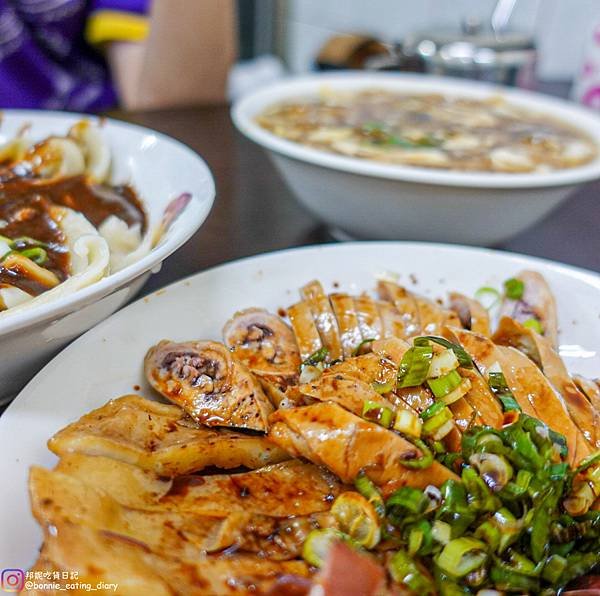 刀削麵酢滷味脆腸麵腸中卷甜不辣