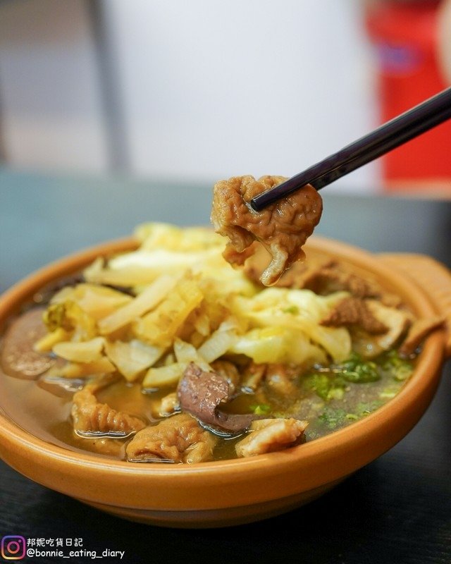 竹北遠百附近 中原第一家麻辣豆腐鴨血煲招牌腸旺