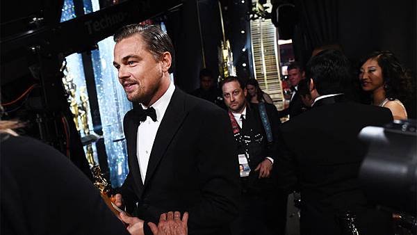 leonardo-dicaprio-oscars-2016-backstage