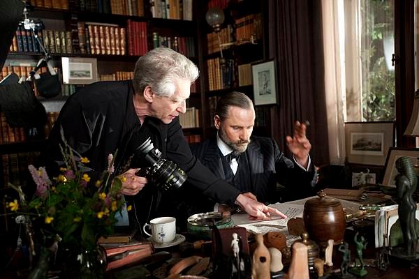 a-dangerous-method-david-cronenberg-viggo-mortensen-set-photo-01