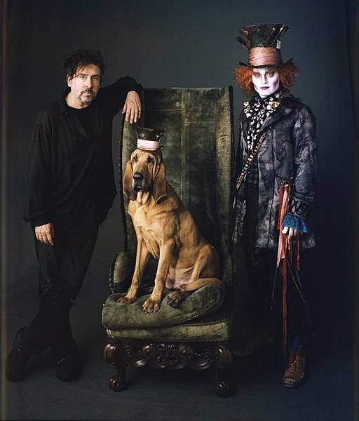 Tim-Burton-and-Johnny-Depp-alice-in-wonderland-2010-11557736-800-938