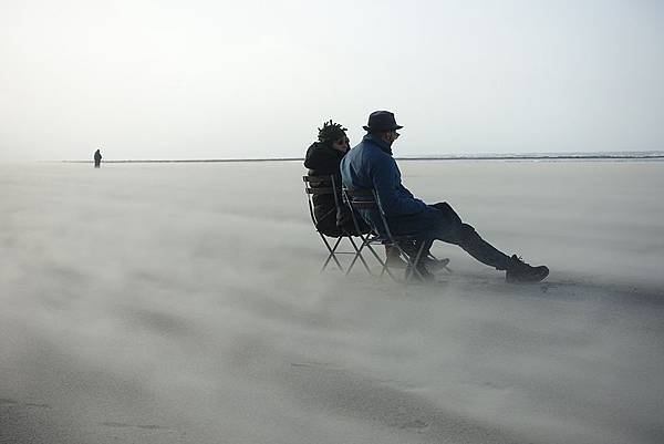 visages-villages-normandie-avjr-plage-brume-c