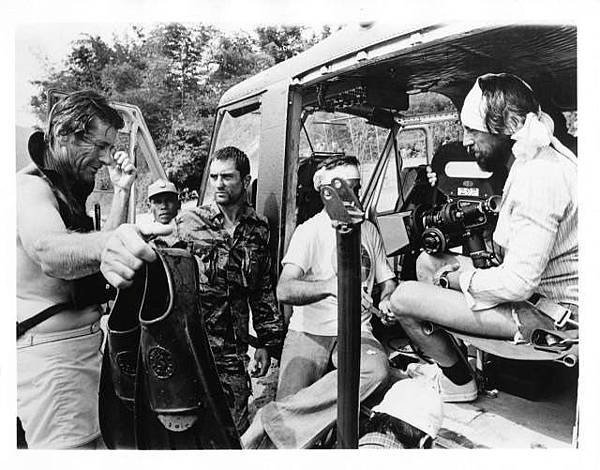 robert-deniro-and-vilmos-zsigmond-on-the-set-of-the-deer-hunter