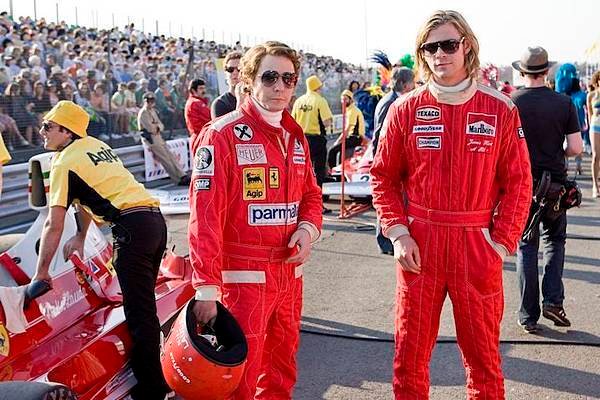 chris-hemsworth-daniel-bruhl-in-rush-1