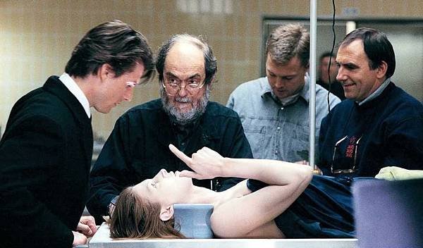 eyes_wide_shut-997859645-large.jpg