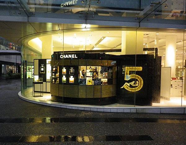 Chanel street