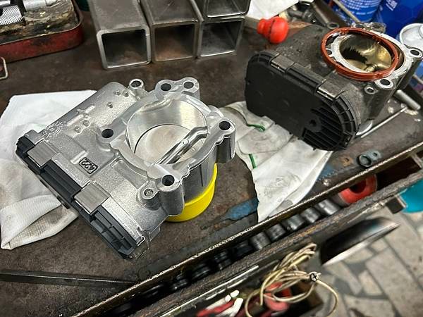 S60 T4 2012 電子節汽門故障怠速不穩，原廠件更換