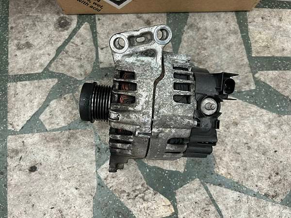 S60 T4 2013 發電機故障更換