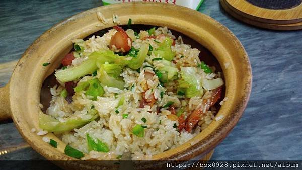 午餐兩人吃一碗.jpg