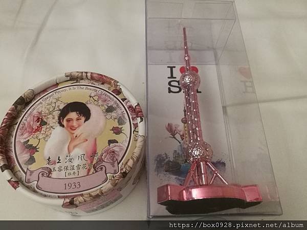 我的上海紀念品左10RMB右25RMB.jpg