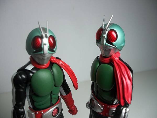 SHF 仮面ライダー1号＆2号 (4).JPG