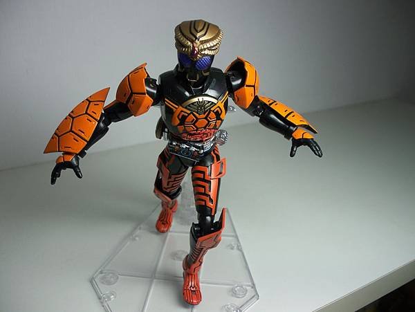 SHF 仮面ライダーオーズ ブラカワニコンボ (12).JPG