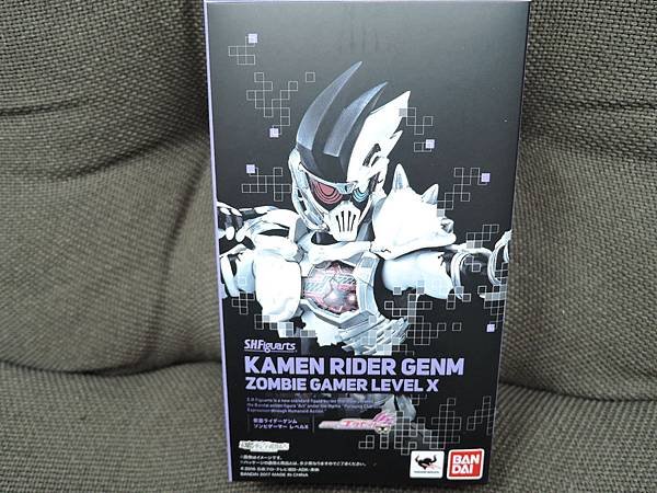 SHF 仮面ライダーゲンム ゾンビゲーマーver (1).JPG