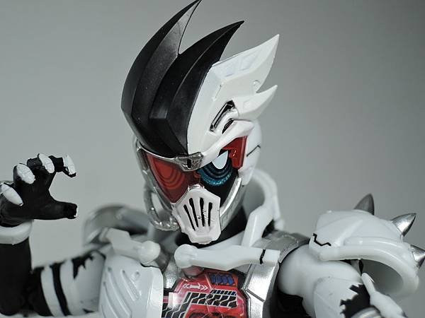 SHF 仮面ライダーゲンム ゾンビゲーマーver (9).JPG