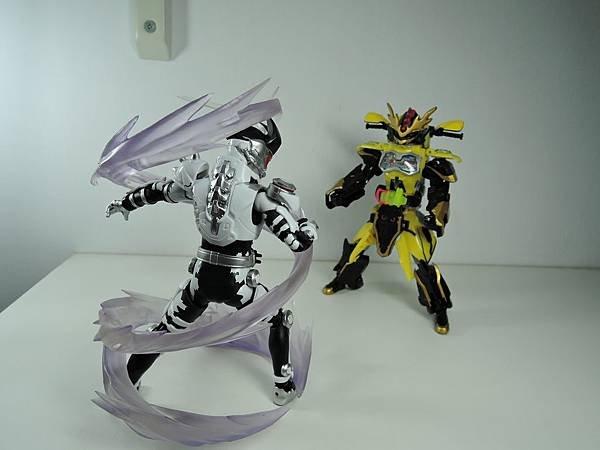 SHF 仮面ライダーゲンム ゾンビゲーマーver (25).JPG