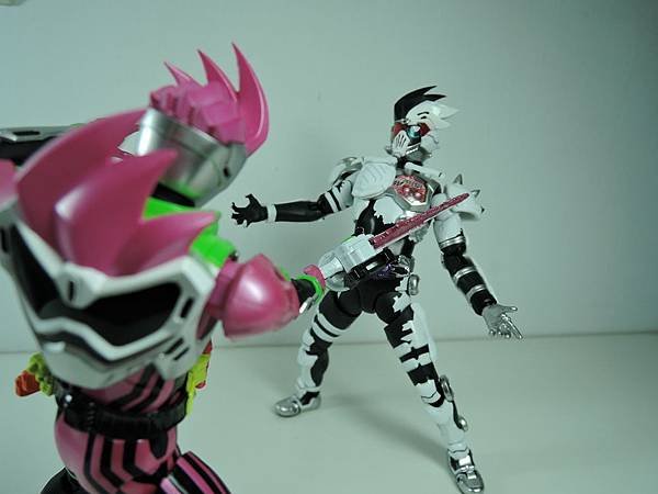 SHF 仮面ライダーゲンム ゾンビゲーマーver (36).JPG