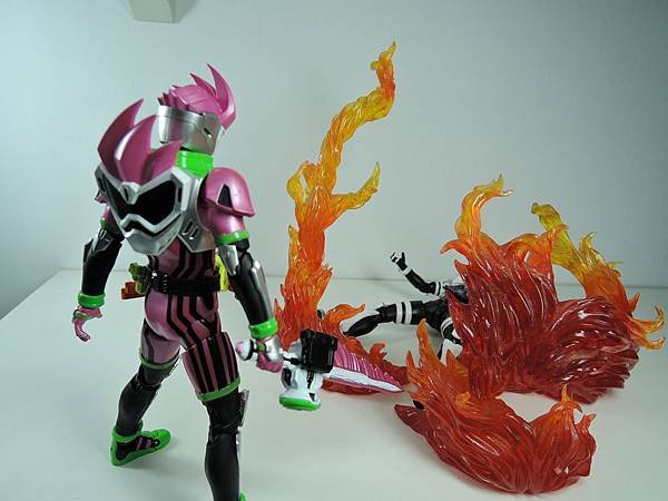 SHF 仮面ライダーゲンム ゾンビゲーマーver (37).JPG