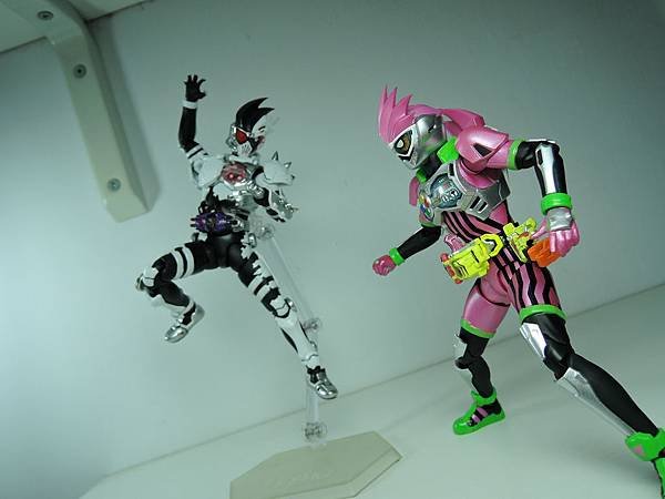 SHF 仮面ライダーゲンム ゾンビゲーマーver (46).JPG