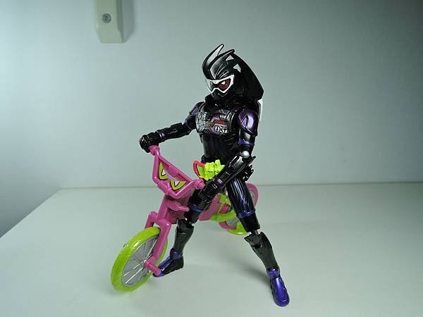 LVUR 仮面ライダーゲンム アクションゲーマーver (8).JPG