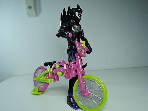 LVUR 仮面ライダーゲンム アクションゲーマーver (13).JPG