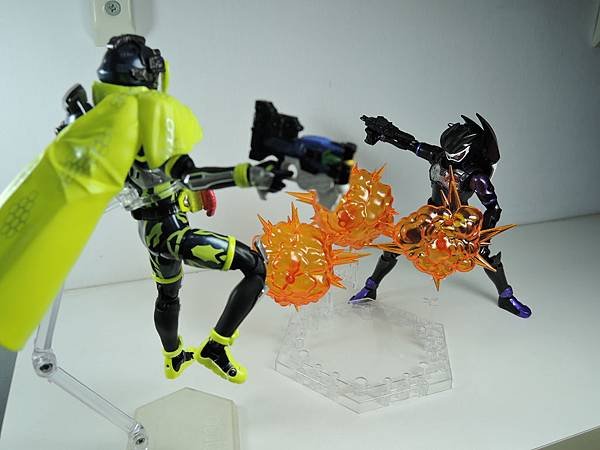 LVUR 仮面ライダーゲンム アクションゲーマーver (22).JPG