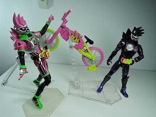 LVUR 仮面ライダーゲンム アクションゲーマーver (25).JPG