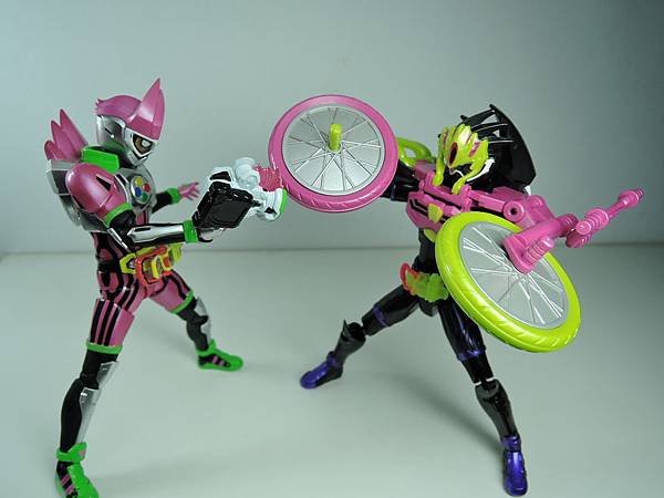 LVUR 仮面ライダーゲンム アクションゲーマーver (34).JPG