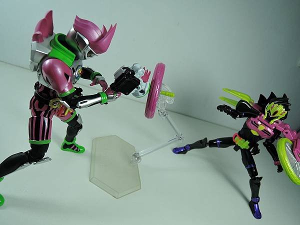 LVUR 仮面ライダーゲンム アクションゲーマーver (36).JPG