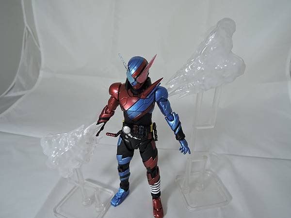 SHF 仮面ライダービルド ラビットタンクフォーム (6).JPG