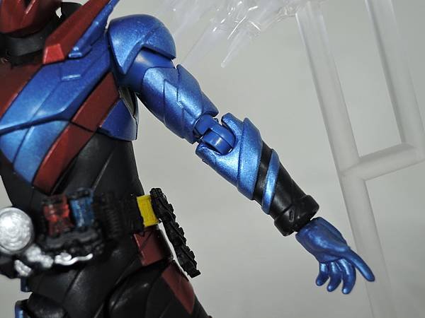 SHF 仮面ライダービルド ラビットタンクフォーム (11).JPG