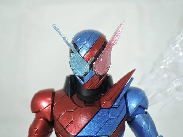 SHF 仮面ライダービルド ラビットタンクフォーム (8).JPG