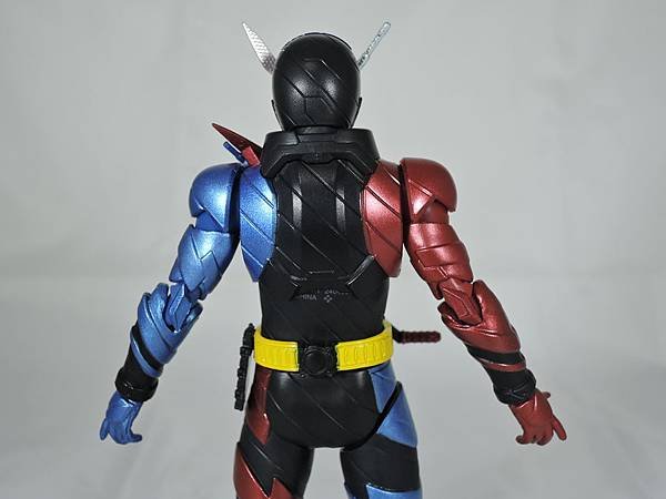 SHF 仮面ライダービルド ラビットタンクフォーム (13).JPG