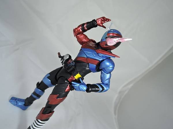 SHF 仮面ライダービルド ラビットタンクフォーム (16).JPG