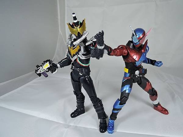 SHF 仮面ライダービルド ラビットタンクフォーム (20).JPG