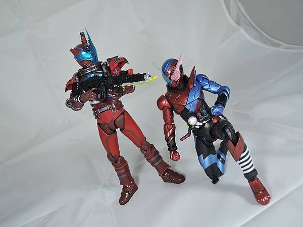 SHF 仮面ライダービルド ラビットタンクフォーム (24).JPG