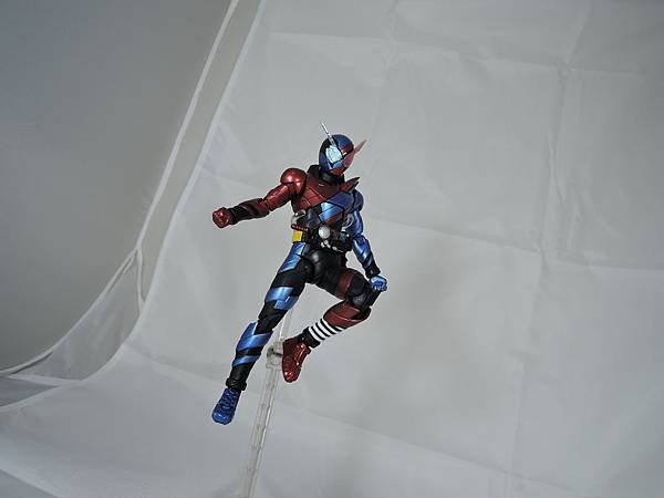 SHF 仮面ライダービルド ラビットタンクフォーム (28).JPG