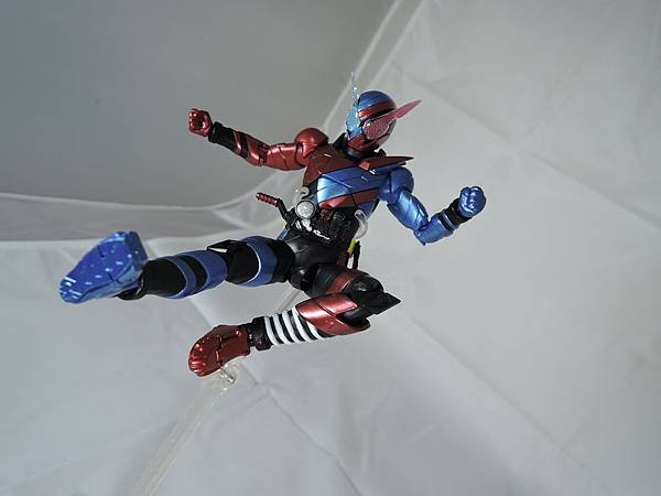 SHF 仮面ライダービルド ラビットタンクフォーム (32).JPG