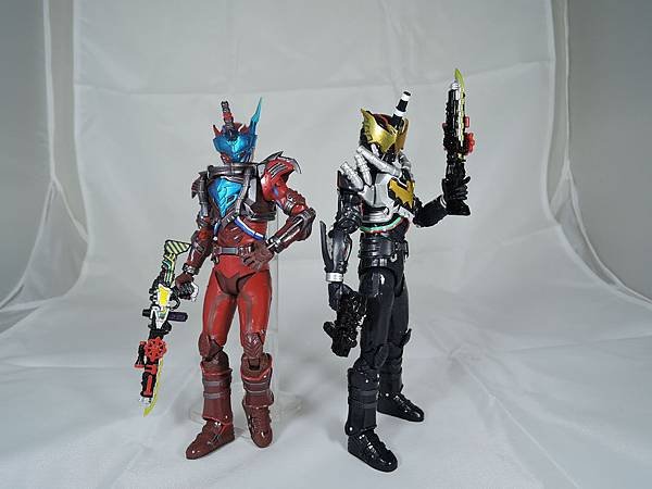 SHF 仮面ライダービルド ラビットタンクフォーム (39).JPG