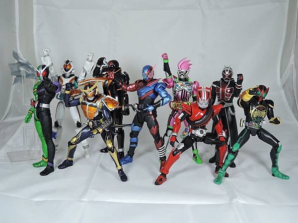 SHF 仮面ライダービルド ラビットタンクフォーム (38).JPG