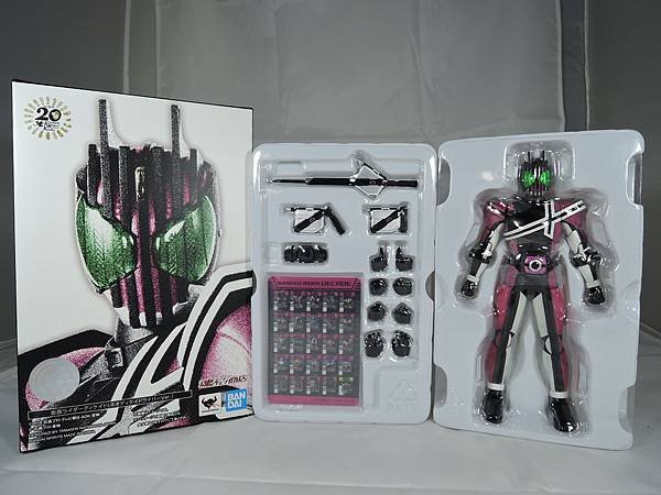 SHF 仮面ライダーディケイド%26;ディエンド (1).JPG