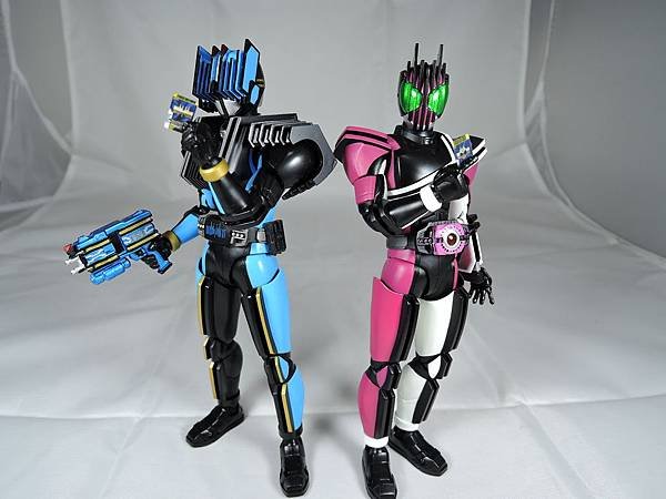 SHF 仮面ライダーディケイド%26;ディエンド (40).JPG