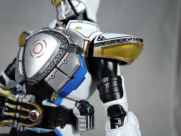 SHF 仮面ライダーイクサ (17).JPG