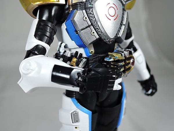 SHF 仮面ライダーイクサ (21).JPG