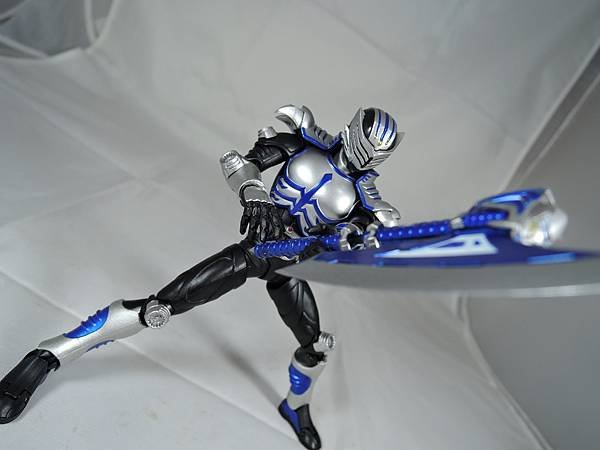 SHF 仮面ライダータイガ&amp;オルタナティブ (16).JPG