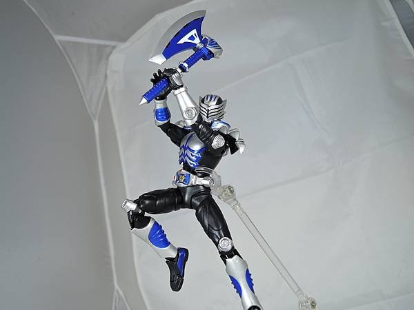 SHF 仮面ライダータイガ&amp;オルタナティブ (20).JPG