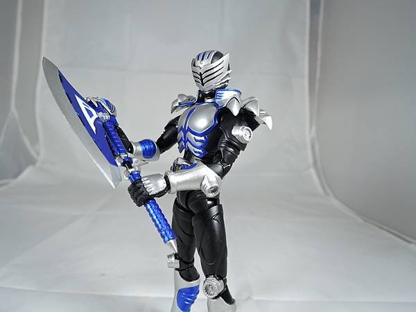 SHF 仮面ライダータイガ&amp;オルタナティブ (25).JPG