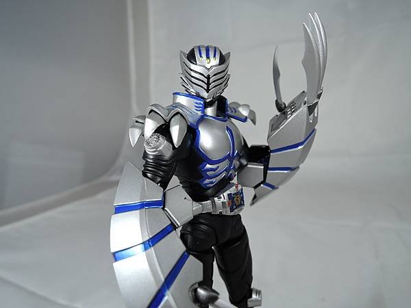 SHF 仮面ライダータイガ&amp;オルタナティブ (49).JPG