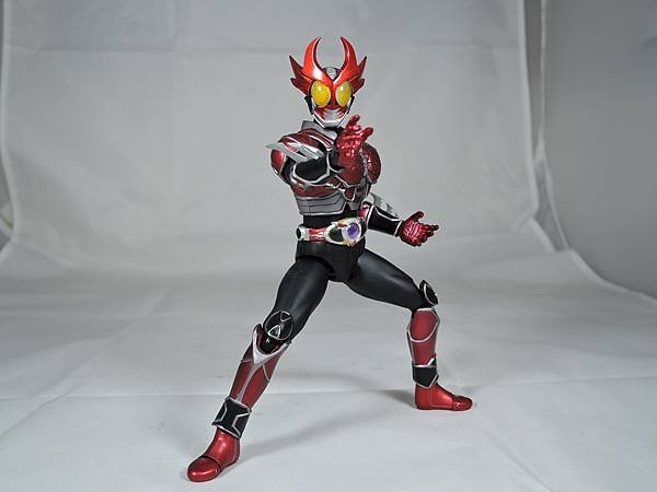 SHF 仮面ライダーアギト バーニング＆シャイニングフォーム (6).JPG