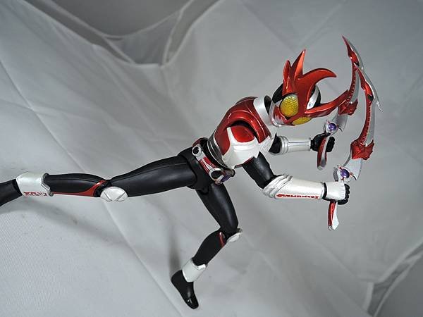 SHF 仮面ライダーアギト バーニング＆シャイニングフォーム (59).JPG